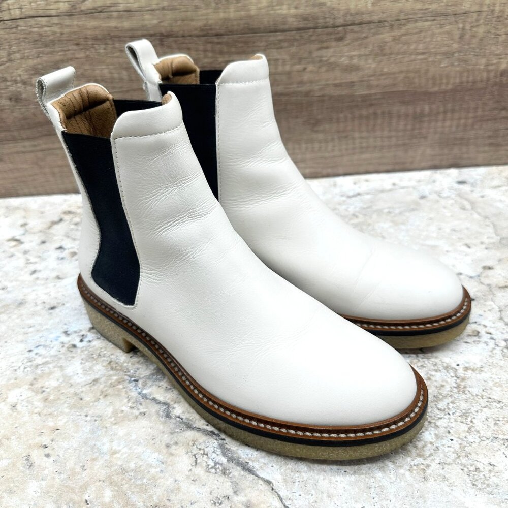 Everlane The Italian Leather Chelsea Ankle Boots Womens 6 OFF-WHITE Gum Outsole